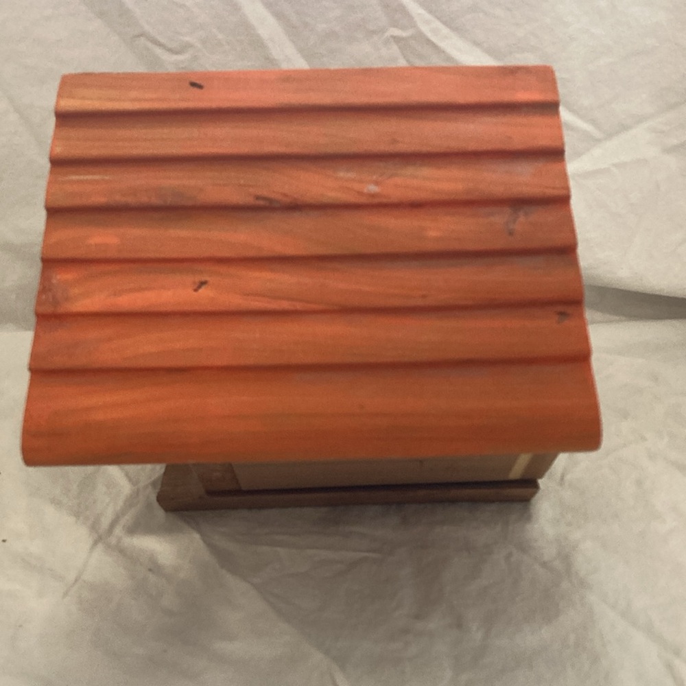 Wooden Birdhouse Orange and Cedar Wood House is NWOT Never Been Used and so Cute - Picture 6 of 12